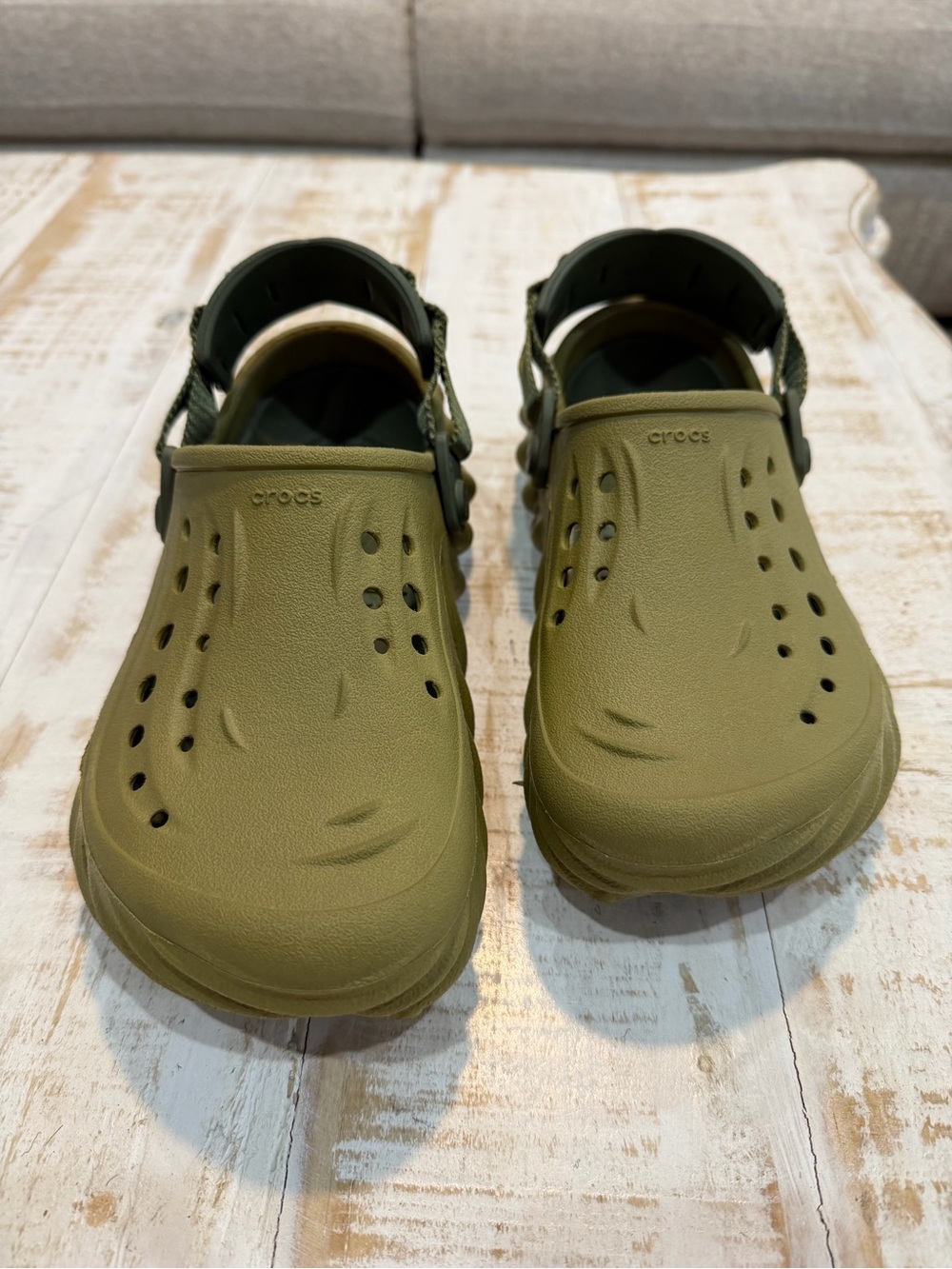 CROCS Echo Clog in Olive Green M4 W6 - Picture 2 of 6